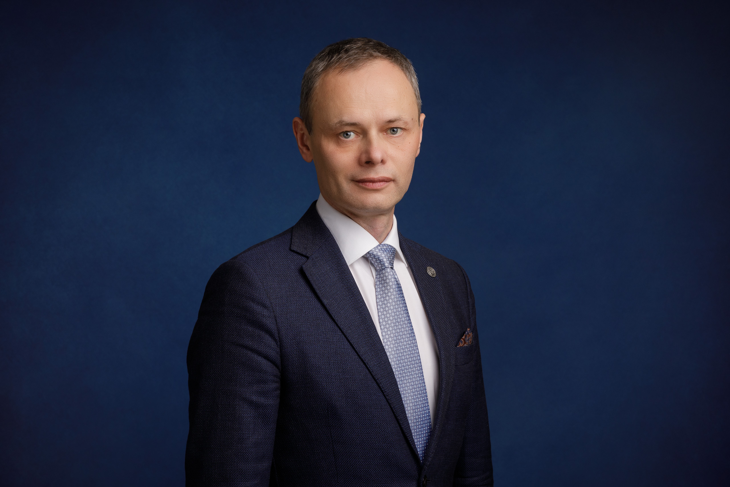 Jacek Sieńko – Prodziekan ds. Studenckich English Division Wydziału Lekarskiego Warszawskiego Uniwersytetu Medycznego, zdjęcie portretowe